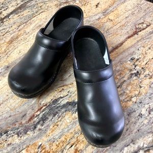 Sanita Leather Professional Nurse Clogs Sz 39/9 GC